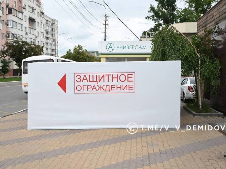 В Белгороде обтянули баннерами 22 укрытия из блоков