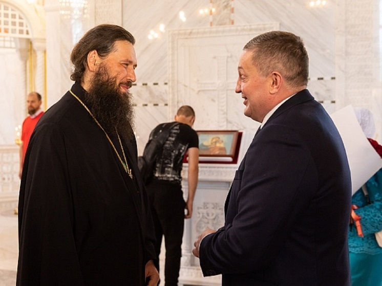 Губернатор Андрей Бочаров поздравил митрополита Феодора с днем рождения