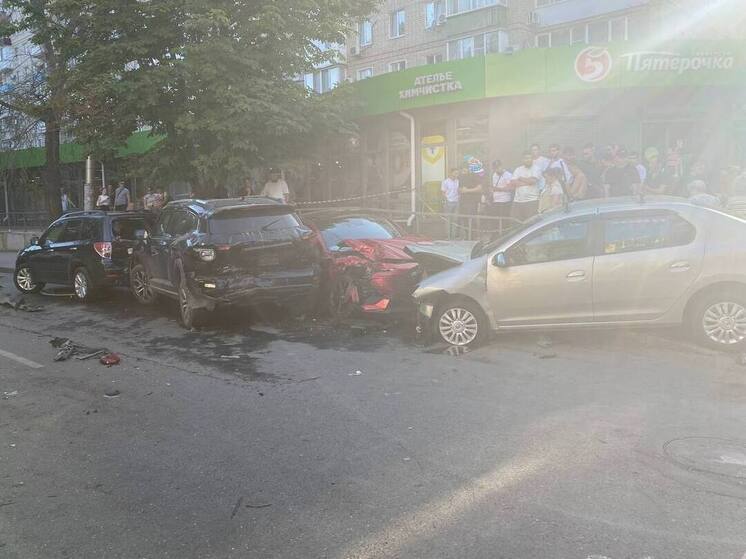 В массовом ДТП в центре Саратова погибла девушка