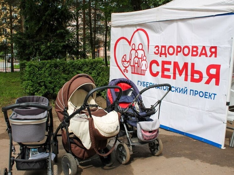 В Старой Руссе мобильная бригада медиков осмотрела 318 взрослых и 155 детей