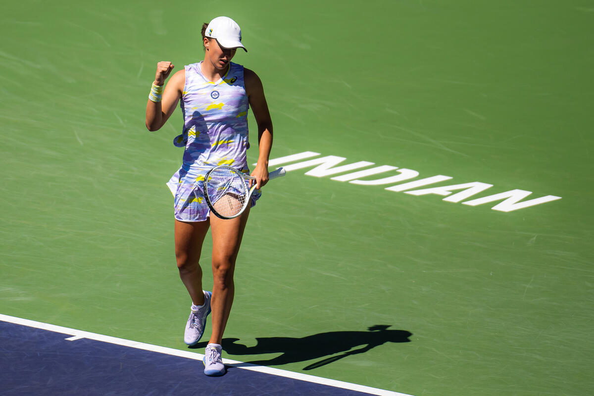 Швентек разгромила Бенчич в полуфинале Уимблдона