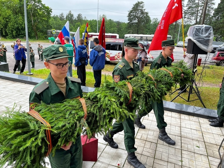 В Луге почтили память защитников Лужского рубежа