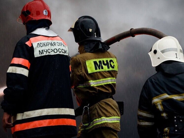 Огонь на загоревшемся после атаки дрона предприятии в Беловском районе потушин