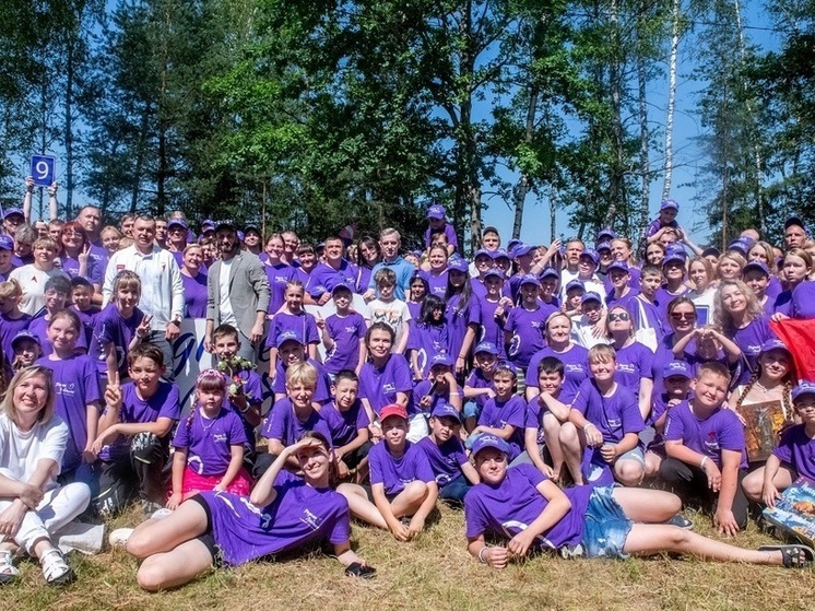 Василий Анохин встретился с участниками слёта «Родные-Любимые»