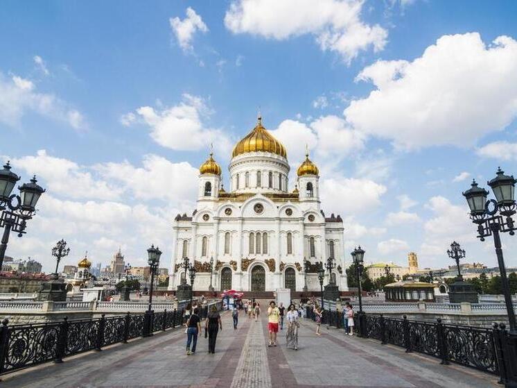 В РПЦ предложили россиянам спасаться от жары в храмах