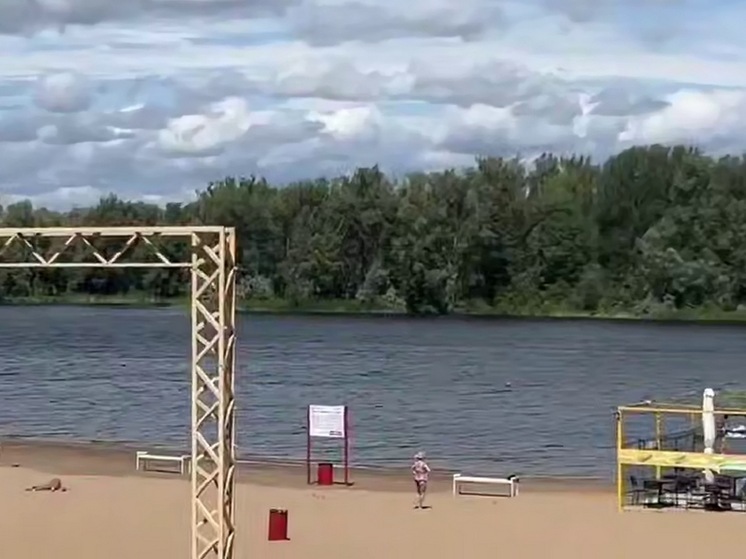 На Энгельсском пляже через несколько дней установят солнцезащитную перголу