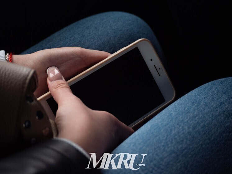 Житель Краснокаменска украл два смартфона из такси