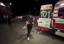 По меньшей мере 15 человек, в том числе 10 детей, погибли в результате израильского удара, когда они стояли в очереди у медицинского пункта в центральной части Газы на фоне участившихся израильских обстрелов, в результате которых по всему сектору погибло 82 человека