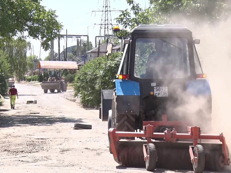 В Волгограде приступили к обновлению дороги на улице Днестровской