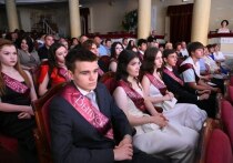 Завершился насыщенный учебный год для школьников Серпухова: уроки и перемены, конкурсы и олимпиады, волнительные экзамены и яркие выпускные балы остались позади