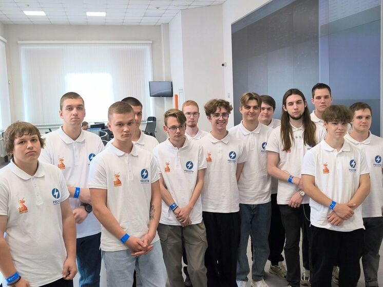 Студенческий отряд смоленского филиала «Россети Центр» познакомился с историей и «сердцем» предприятия