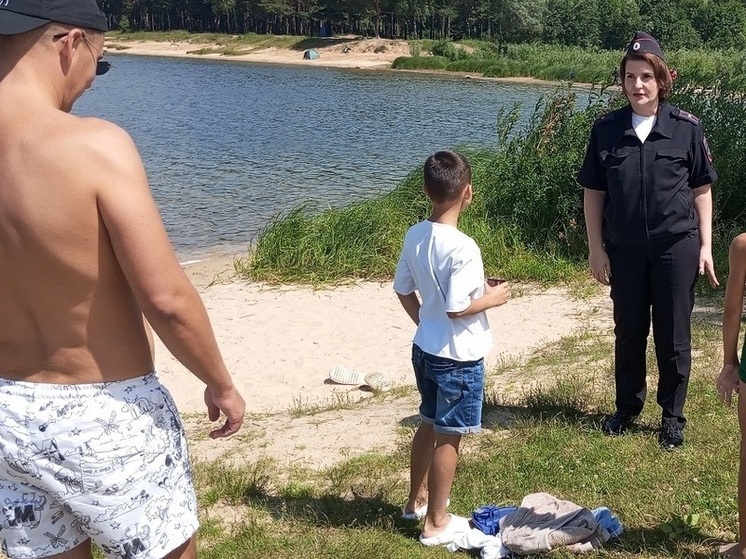 В Протвино полицейские напомнили об опасности купания для детей без взрослых