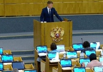 Сегодня, 10 июля, в Государственной Думе РФ была рассмотрена законодательная инициатива, предлагающая внести некоторые правки в КоАП. Большинством голосов депутатов она была поддержана. Отметим, этот законопроект проработали и предложили сенатор от Алтайского края Наталья Кувшинова совместно с АКЗС.
