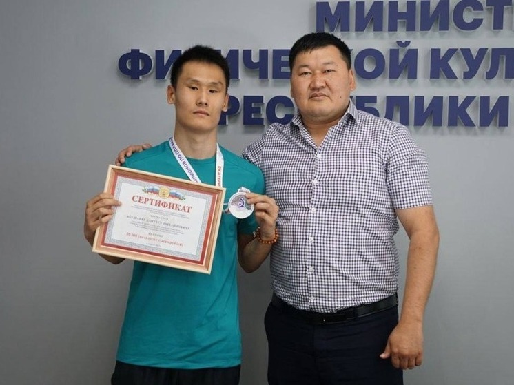 В Элисте чествовали призера кубка чемпионов по плаванию