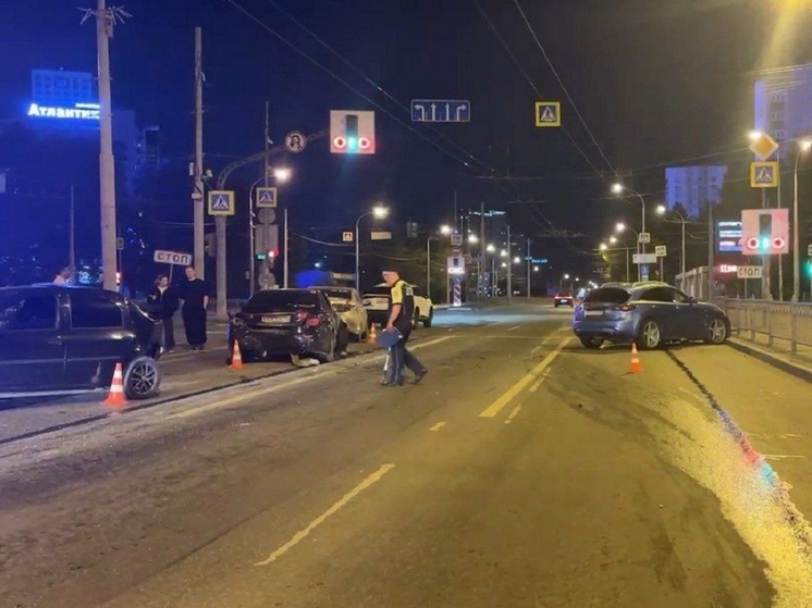 Пьяный водитель без прав устроил ДТП с пятью машинами в Екатеринбурге