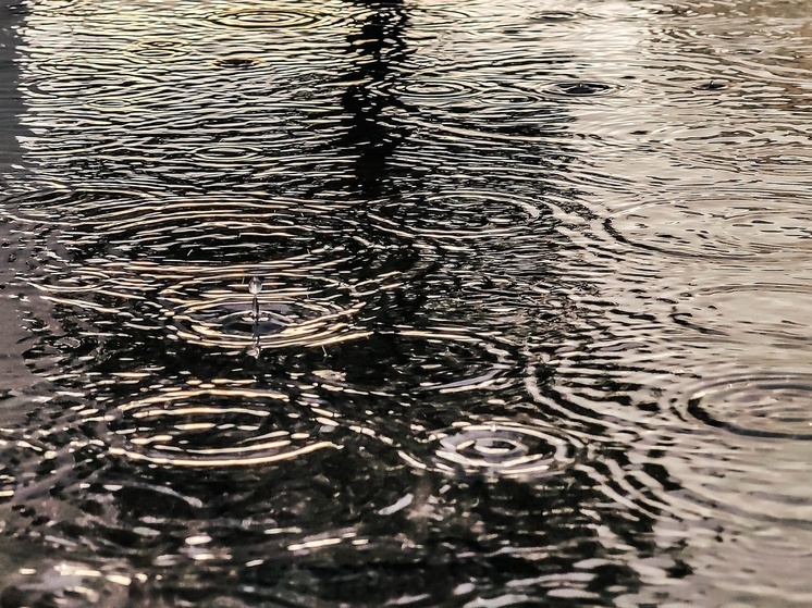В Тверской области вода из водонапорной башни затапливала деревню