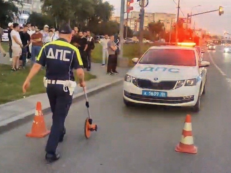 В Екатеринбурге погиб пешеход, переходивший дорогу на красный