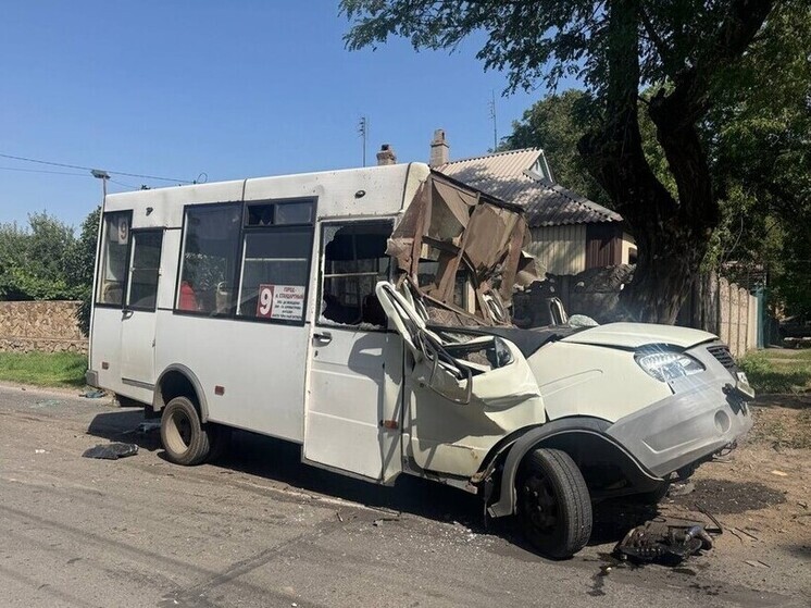 Утром в Енакиево произошло серьезное ДТП с участием маршрутного такси