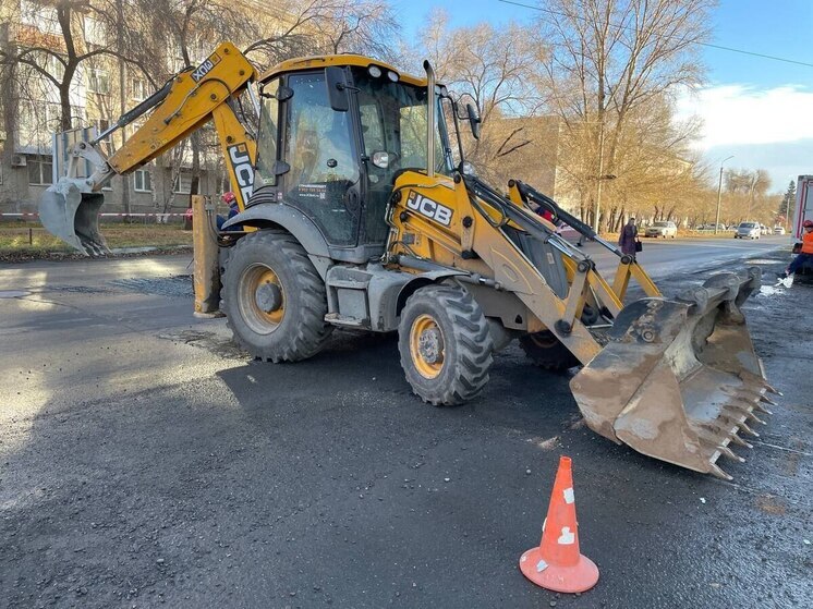 В Хакасии ударными темпами восстанавливают асфальт после ремонта теплосетей