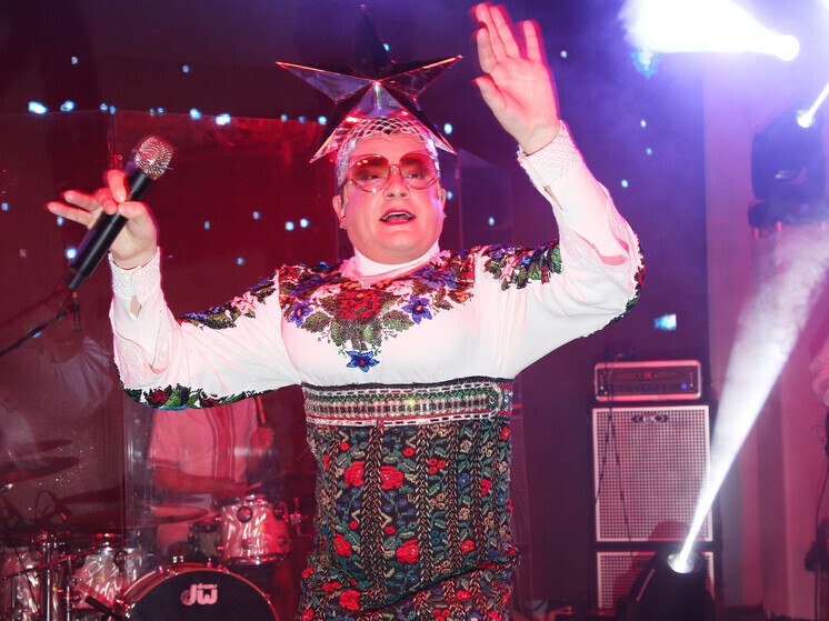 Продюсер Кондратюк призвал "помножить на ноль" Сердючку за русские песни