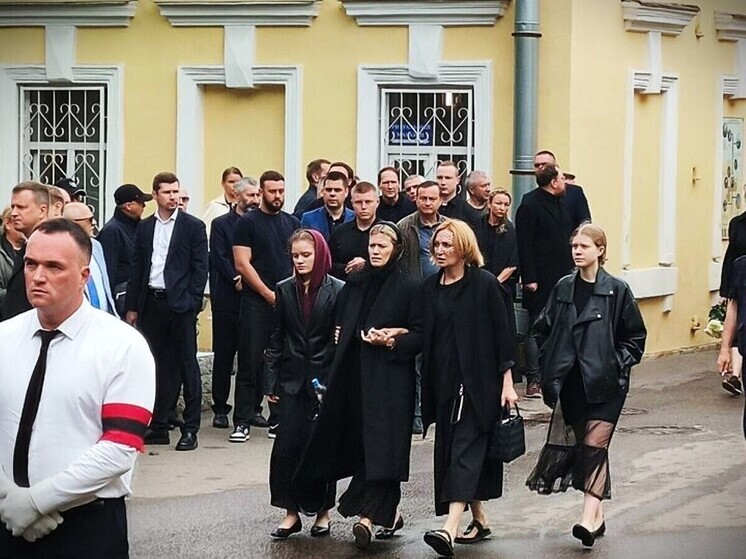 Романа Старовойта похоронили на Смоленском кладбище в Петербурге