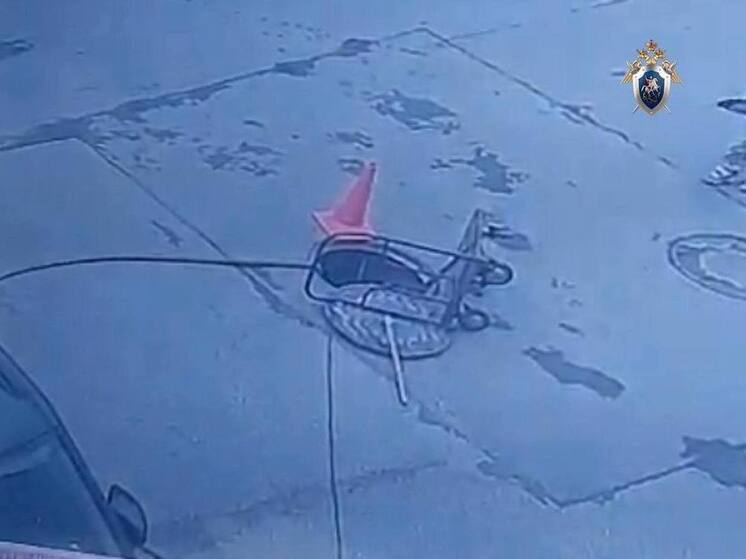 Четырехлетний мальчик упал в люк на парковке автоцентра в Санкт-Петербурге