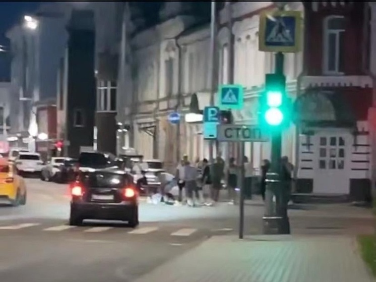 Полицейские задержали хулигана, который в центре Твери угрожал мужчине ножом