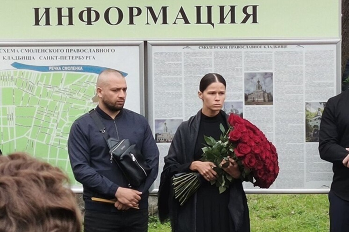 Не имела права: Раскрыто, почему избраннице Старовойта запретили сидеть рядом с его семьёй на похоронах