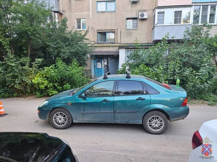 Под Волгоградом иномарка во дворе дома сбила 7-летнего велосипедиста