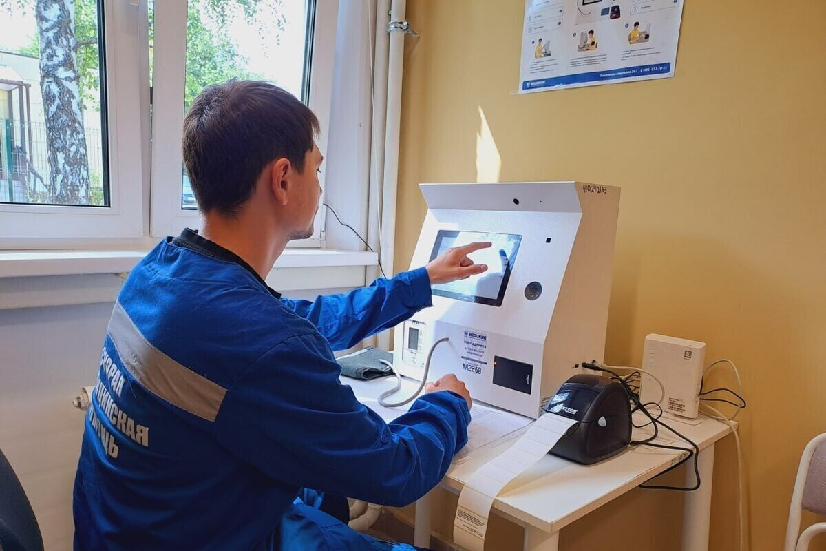 Водители скорой Чувашии проходят медосмотр за минуту, с помощью новых терминалов