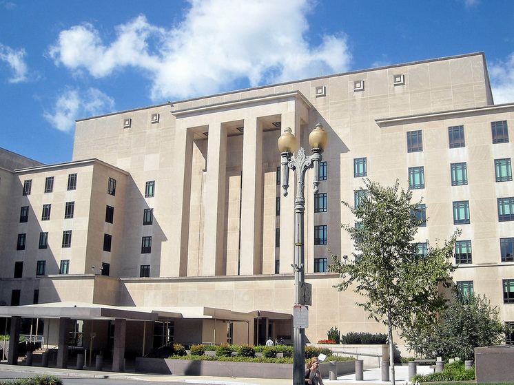 AP: Госдеп США увольняет более 1,3 тыс. дипломатов и чиновников