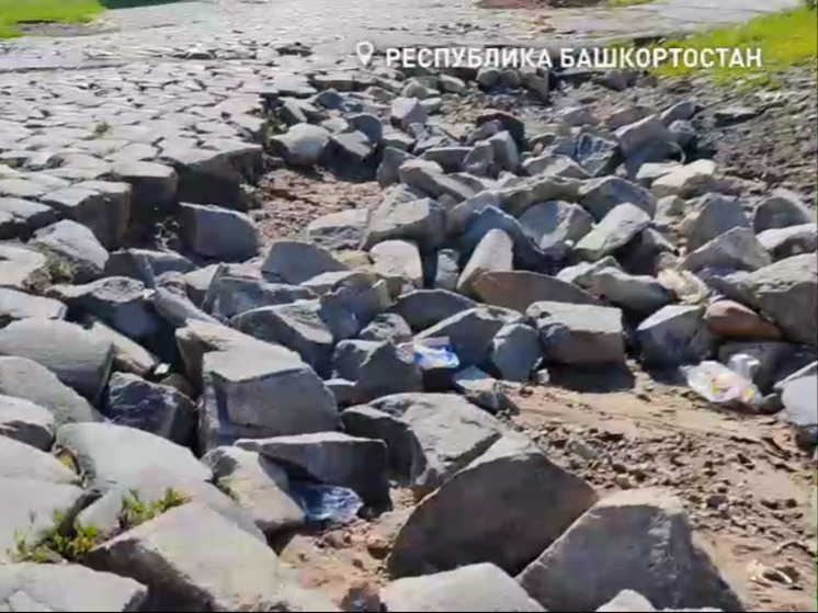 В Уфе дождями размыло единственную в городе булыжную мостовую