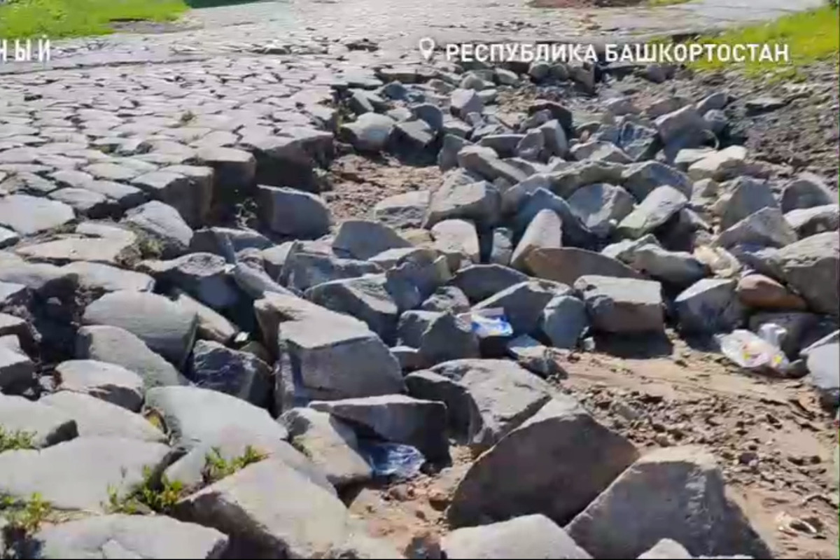 В Уфе дождями размыло единственную в городе булыжную мостовую