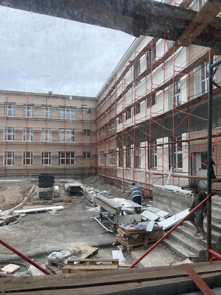 На территории бывшего АТП в городе  Чадане возводится школа на 616 мест