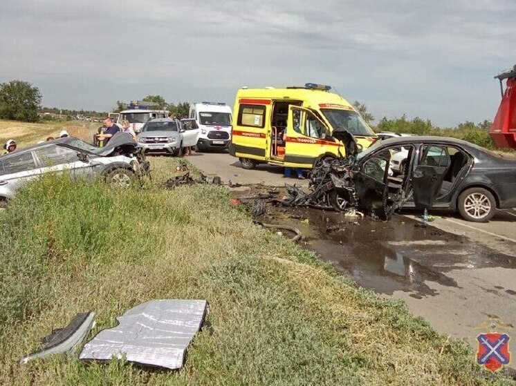 Четыре человека пострадали в ДТП с двумя иномарками в Волгограде