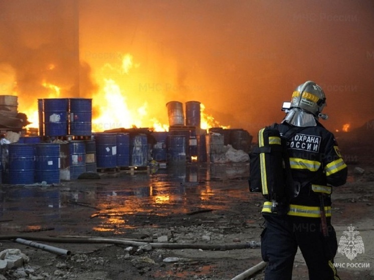  В Волгограде локализовали крупное возгорание на шоссе Авиаторов