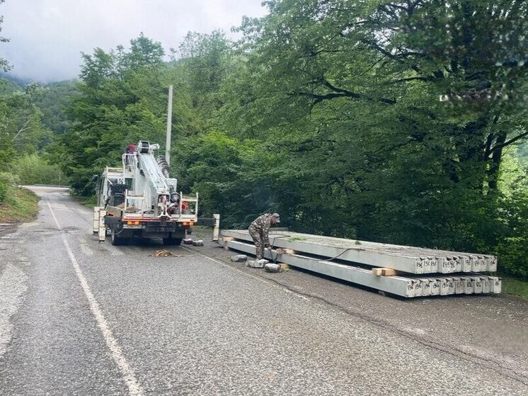 В Адлерском районе продолжаются работы по благоустройству и улучшению уличного освещения