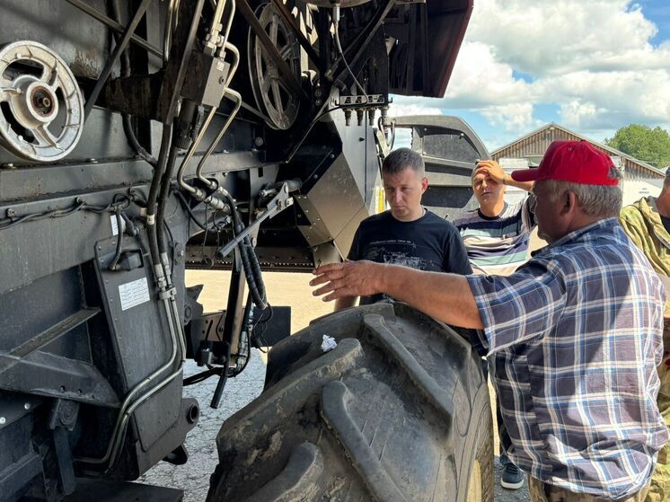 Томские механизаторы повышают квалификацию на современной сельхозтехнике
