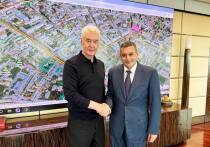 Временно исполняющий обязанности губернатора Курской области Александр Хинштейн обратился к мэру Москвы, Сергею Собянину, с предложением об установлении побратимских связей между Курском и столицей