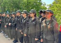 5 июля на базе детского лагеря «Огонек» на Верхней Березовке открылась вторая военно-патриотическая смена «Время юных героев». Торжественная церемония открытия смены прошла при участии заместителя председателя правительства Бурятии Вячеслава Сухорукова, советника директора Центра «Воин» Игоря Казарезова и руководителя отдела патриотического воспитания Артема Ботова.