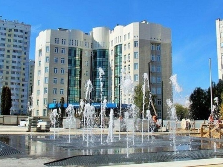 В Орле фонтан на площади Содружества сломан