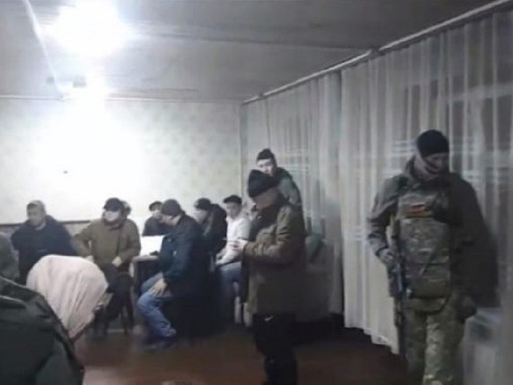 Двух иностранцев выдворили из страны после проверки в Новосибирске