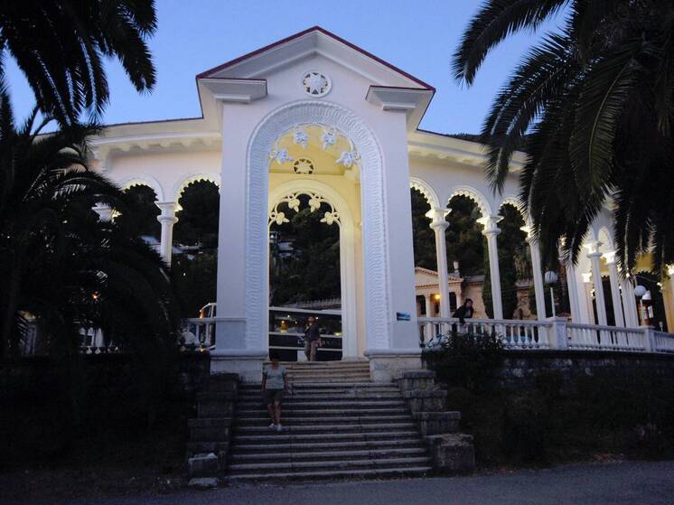 Кириенко: российские врачи будут помогать коллегам в Абхазии в горячий сезон