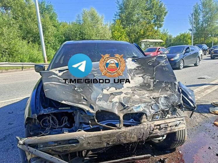 В Уфе столкнулись три автомобиля