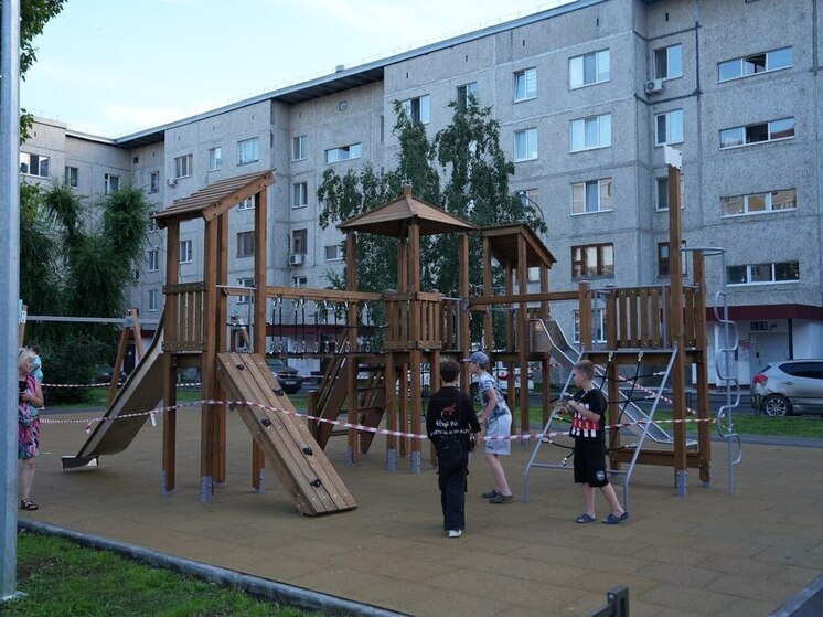 В Тюмени завершается благоустройство двора на улице Домостроителей