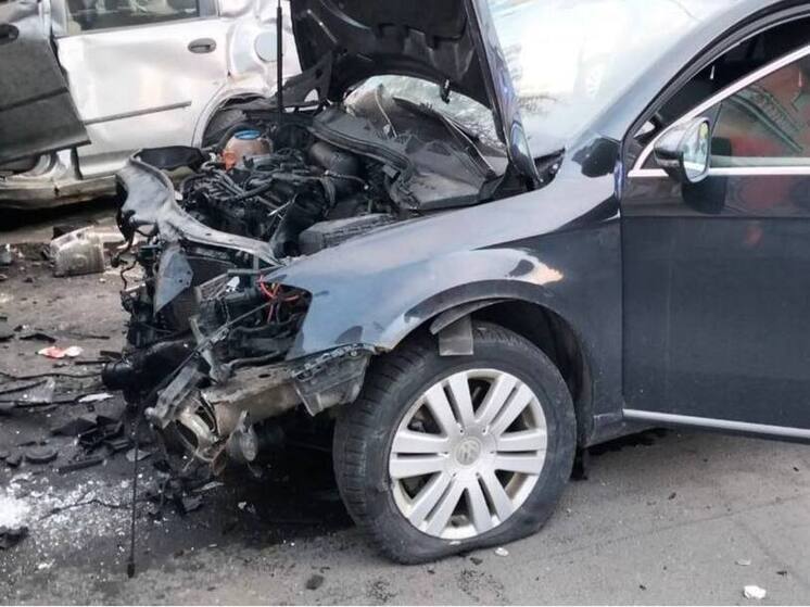 Спасатели вытащили пострадавшего после массового ДТП в Мурманске