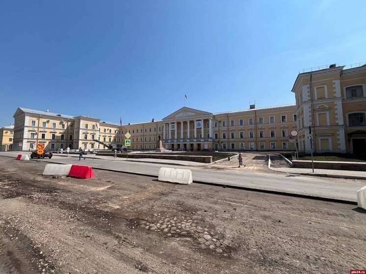 В Пскове во время ремонта улицы Некрасова обнаружена старинная брусчатка