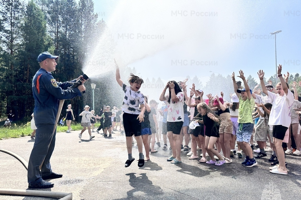 Пензенские спасатели провели урок безопасности в детском лагере «Звездочка»