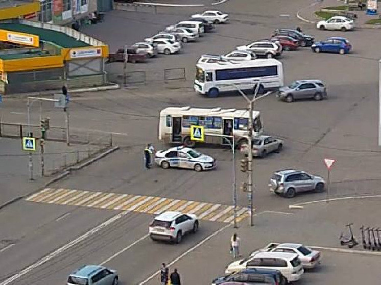 Пассажирка автобуса пострадала в ДТП около вокзала в Бийске