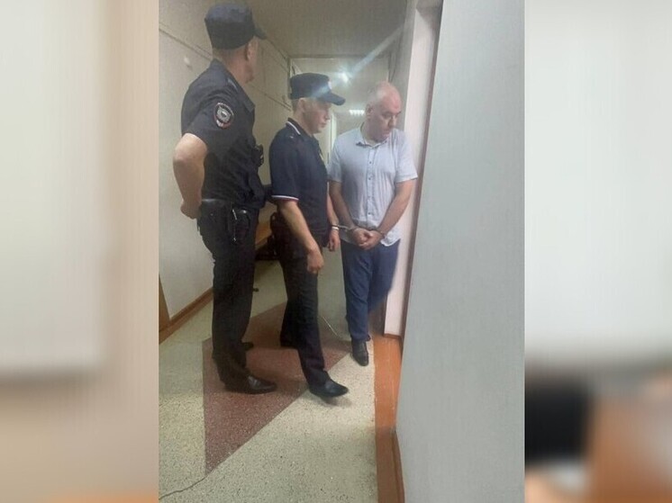 Стали известны детали задержания омского полицейского